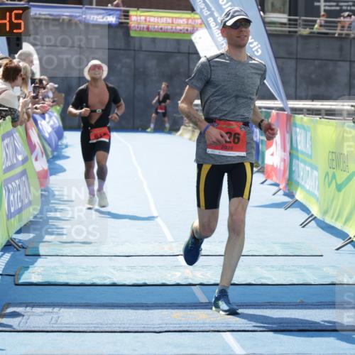 10.08.2025 - GEWOBA Citytriathlon Bremen H.Heesch http://msf.ph/oto/8554989 10.08.2025 14:14:48 Ziel 615, 826 meine-sportfotos.de