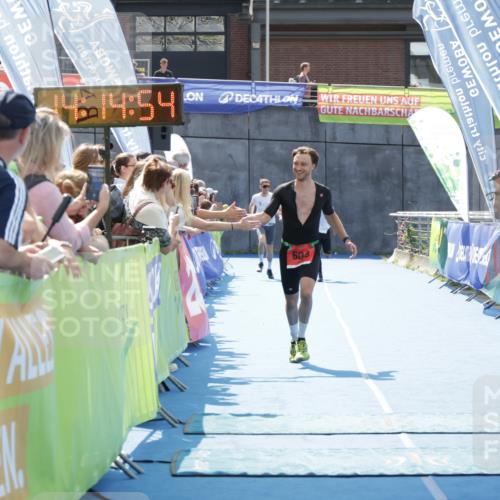 10.08.2025 - GEWOBA Citytriathlon Bremen H.Heesch http://msf.ph/oto/8555014 10.08.2025 14:14:57 Ziel 604, 615 meine-sportfotos.de