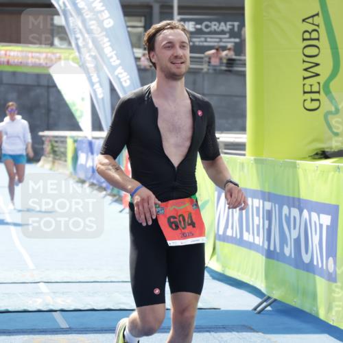 10.08.2025 - GEWOBA Citytriathlon Bremen H.Heesch http://msf.ph/oto/8555045 10.08.2025 14:15:01 Ziel 604, 642, 1029 meine-sportfotos.de