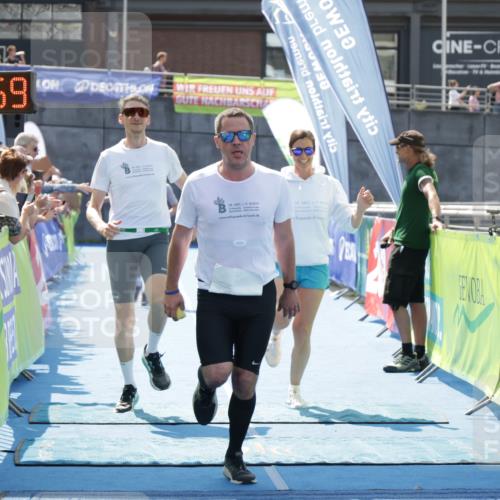 10.08.2025 - GEWOBA Citytriathlon Bremen H.Heesch http://msf.ph/oto/8555058 10.08.2025 14:15:03 Ziel 604, 642, 1029 meine-sportfotos.de