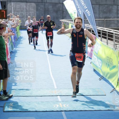 10.08.2025 - GEWOBA Citytriathlon Bremen H.Heesch http://msf.ph/oto/8555140 10.08.2025 14:16:00 Ziel 555, 687, 699, 820 meine-sportfotos.de