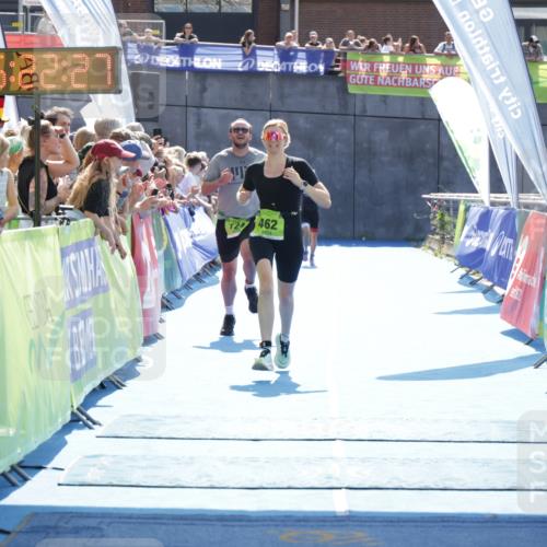 10.08.2025 - GEWOBA Citytriathlon Bremen H.Heesch http://msf.ph/oto/8555141 10.08.2025 15:22:31 Ziel 124, 462 meine-sportfotos.de