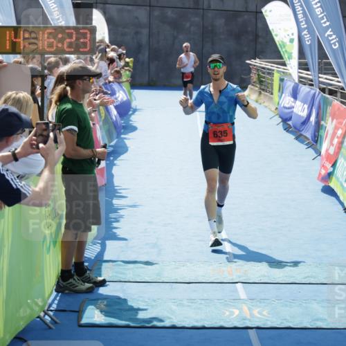 10.08.2025 - GEWOBA Citytriathlon Bremen H.Heesch http://msf.ph/oto/8555189 10.08.2025 14:16:26 Ziel 635 meine-sportfotos.de