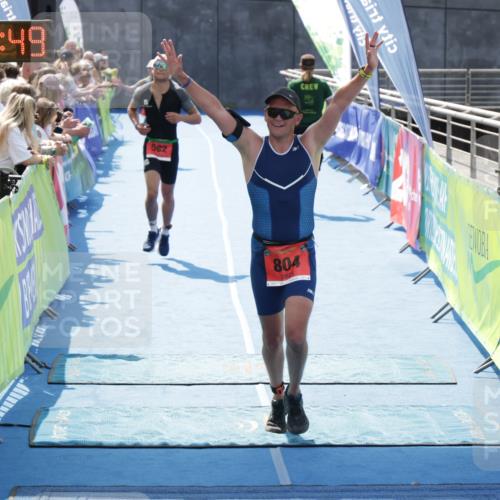 10.08.2025 - GEWOBA Citytriathlon Bremen H.Heesch http://msf.ph/oto/8555242 10.08.2025 14:16:53 Ziel 582, 804 meine-sportfotos.de