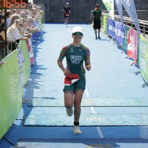 10.08.2025 - GEWOBA Citytriathlon Bremen H.Heesch http://msf.ph/oto/8555279 10.08.2025 14:17:00 Ziel 582, 804, 947 meine-sportfotos.de