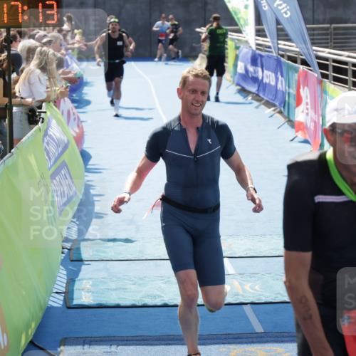 10.08.2025 - GEWOBA Citytriathlon Bremen H.Heesch http://msf.ph/oto/8555317 10.08.2025 14:17:17 Ziel 678, 813, 870, 897 meine-sportfotos.de