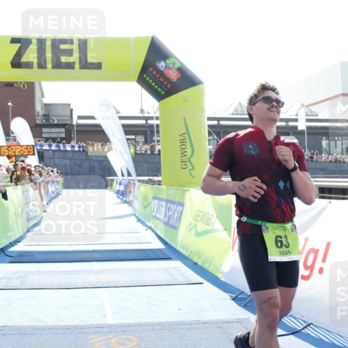 10.08.2025 - GEWOBA Citytriathlon Bremen H.Heesch http://msf.ph/oto/8555318 10.08.2025 15:23:03 Ziel 63 meine-sportfotos.de