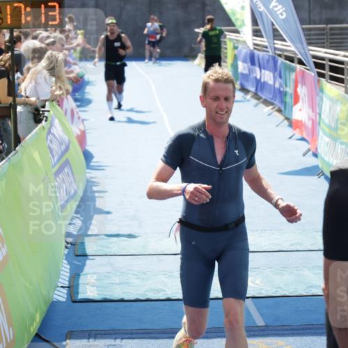 10.08.2025 - GEWOBA Citytriathlon Bremen H.Heesch http://msf.ph/oto/8555319 10.08.2025 14:17:17 Ziel 678, 813, 870, 897 meine-sportfotos.de