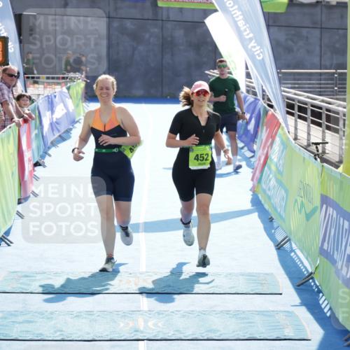10.08.2025 - GEWOBA Citytriathlon Bremen H.Heesch http://msf.ph/oto/8555349 10.08.2025 15:57:43 Ziel 452, 454 meine-sportfotos.de