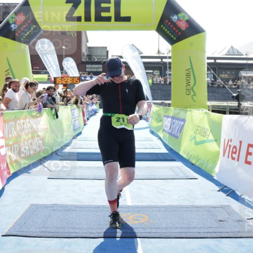 10.08.2025 - GEWOBA Citytriathlon Bremen H.Heesch http://msf.ph/oto/8555358 10.08.2025 15:23:19 Ziel 24, 100, 162, 211 meine-sportfotos.de