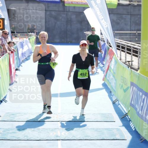 10.08.2025 - GEWOBA Citytriathlon Bremen H.Heesch http://msf.ph/oto/8555359 10.08.2025 15:57:43 Ziel 452, 454 meine-sportfotos.de