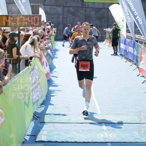 10.08.2025 - GEWOBA Citytriathlon Bremen H.Heesch http://msf.ph/oto/8555367 10.08.2025 14:17:43 Ziel 666, 764, 900 meine-sportfotos.de