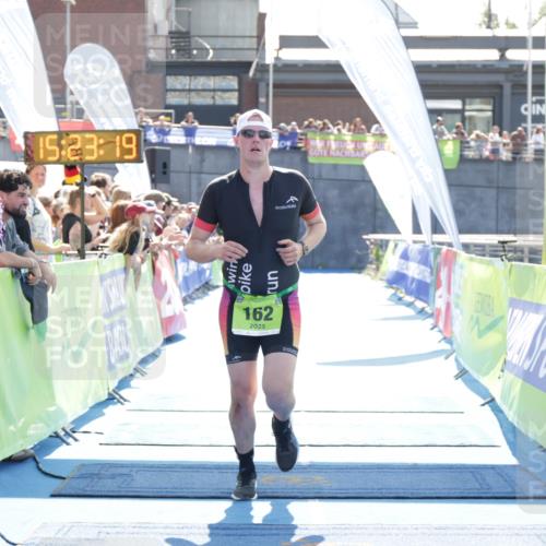 10.08.2025 - GEWOBA Citytriathlon Bremen H.Heesch http://msf.ph/oto/8555368 10.08.2025 15:23:23 Ziel 100, 162, 211 meine-sportfotos.de