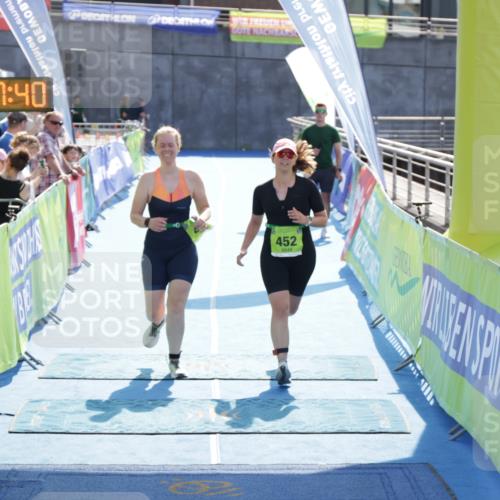 10.08.2025 - GEWOBA Citytriathlon Bremen H.Heesch http://msf.ph/oto/8555369 10.08.2025 15:57:44 Ziel 452, 454 meine-sportfotos.de