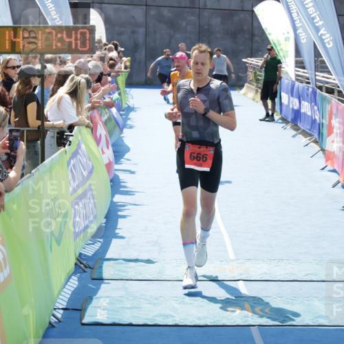 10.08.2025 - GEWOBA Citytriathlon Bremen H.Heesch http://msf.ph/oto/8555370 10.08.2025 14:17:44 Ziel 666, 764, 900 meine-sportfotos.de