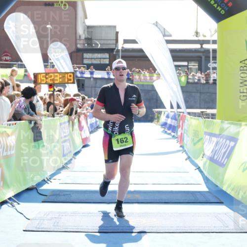 10.08.2025 - GEWOBA Citytriathlon Bremen H.Heesch http://msf.ph/oto/8555371 10.08.2025 15:23:23 Ziel 100, 162, 211 meine-sportfotos.de