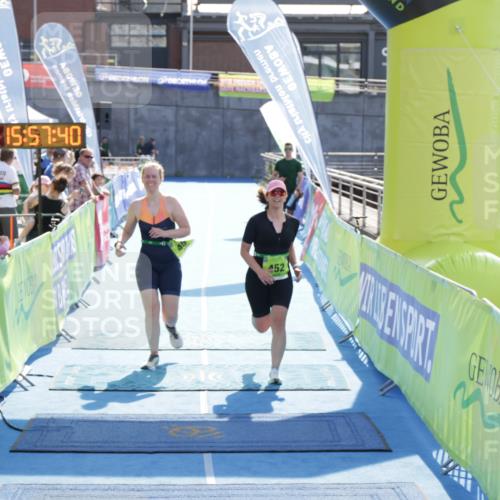 10.08.2025 - GEWOBA Citytriathlon Bremen H.Heesch http://msf.ph/oto/8555387 10.08.2025 15:57:44 Ziel 452, 454 meine-sportfotos.de