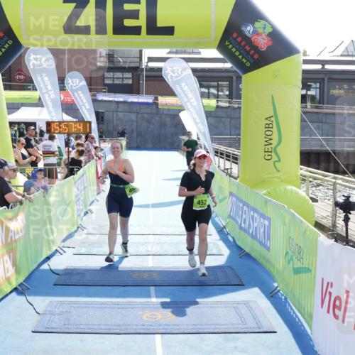 10.08.2025 - GEWOBA Citytriathlon Bremen H.Heesch http://msf.ph/oto/8555411 10.08.2025 15:57:45 Ziel 452, 454 meine-sportfotos.de