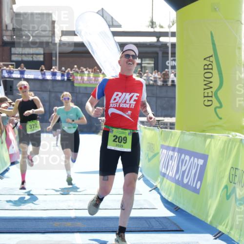 10.08.2025 - GEWOBA Citytriathlon Bremen H.Heesch http://msf.ph/oto/8555419 10.08.2025 15:23:49 Ziel 98, 209, 363, 372 meine-sportfotos.de
