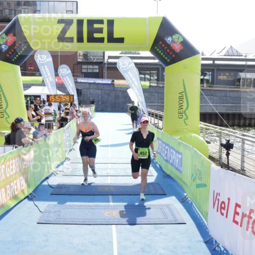 10.08.2025 - GEWOBA Citytriathlon Bremen H.Heesch http://msf.ph/oto/8555420 10.08.2025 15:57:45 Ziel 452, 454 meine-sportfotos.de