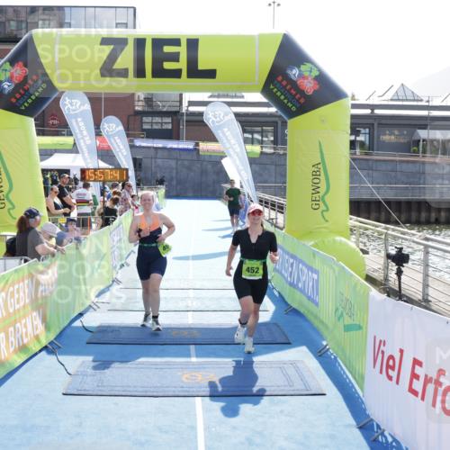 10.08.2025 - GEWOBA Citytriathlon Bremen H.Heesch http://msf.ph/oto/8555428 10.08.2025 15:57:45 Ziel 452, 454 meine-sportfotos.de