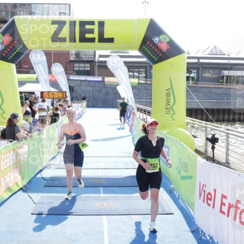 10.08.2025 - GEWOBA Citytriathlon Bremen H.Heesch http://msf.ph/oto/8555456 10.08.2025 15:57:46 Ziel 452, 454 meine-sportfotos.de
