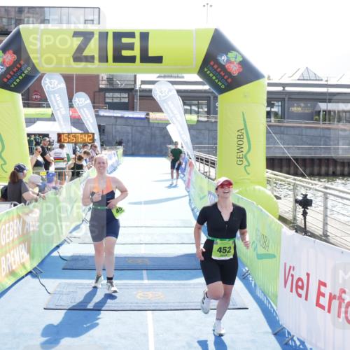 10.08.2025 - GEWOBA Citytriathlon Bremen H.Heesch http://msf.ph/oto/8555462 10.08.2025 15:57:46 Ziel 452, 454 meine-sportfotos.de