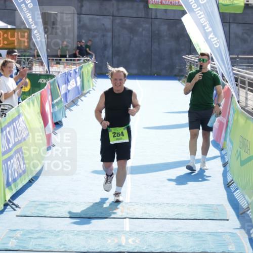 10.08.2025 - GEWOBA Citytriathlon Bremen H.Heesch http://msf.ph/oto/8555474 10.08.2025 15:59:48 Ziel 284 meine-sportfotos.de