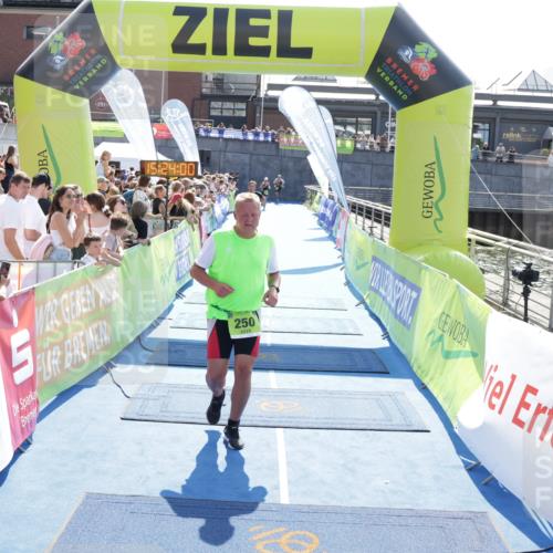 10.08.2025 - GEWOBA Citytriathlon Bremen H.Heesch http://msf.ph/oto/8555479 10.08.2025 15:24:04 Ziel 154, 250 meine-sportfotos.de