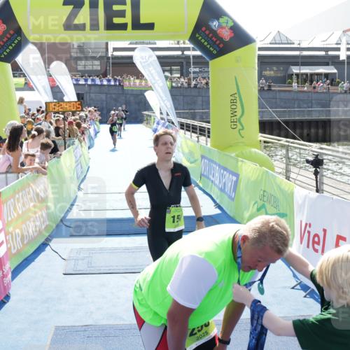 10.08.2025 - GEWOBA Citytriathlon Bremen H.Heesch http://msf.ph/oto/8555489 10.08.2025 15:24:09 Ziel 154, 250, 478 meine-sportfotos.de