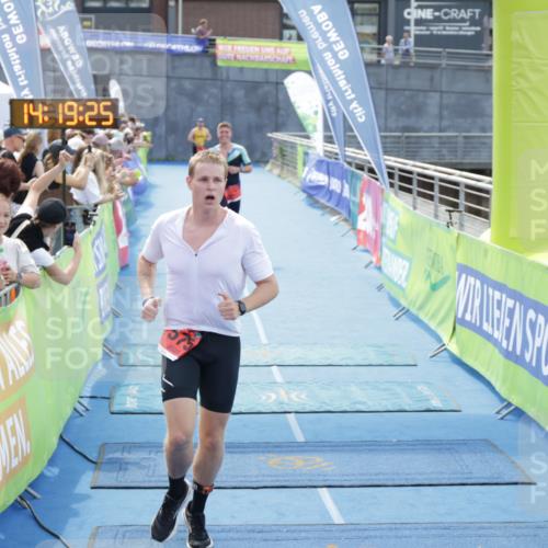 10.08.2025 - GEWOBA Citytriathlon Bremen H.Heesch http://msf.ph/oto/8555551 10.08.2025 14:19:28 Ziel 575, 681 meine-sportfotos.de