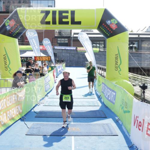 10.08.2025 - GEWOBA Citytriathlon Bremen H.Heesch http://msf.ph/oto/8555556 10.08.2025 15:59:51 Ziel 284 meine-sportfotos.de