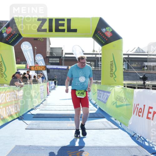 10.08.2025 - GEWOBA Citytriathlon Bremen H.Heesch http://msf.ph/oto/8555587 10.08.2025 16:01:29 Ziel 236 meine-sportfotos.de