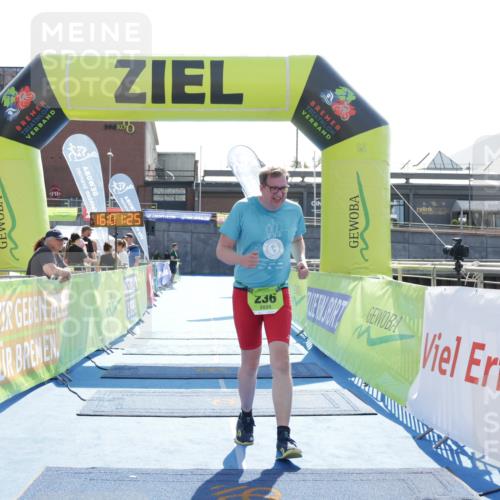 10.08.2025 - GEWOBA Citytriathlon Bremen H.Heesch http://msf.ph/oto/8555592 10.08.2025 16:01:29 Ziel 236 meine-sportfotos.de