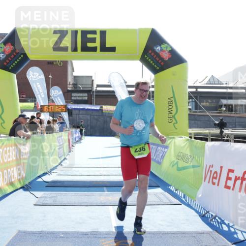 10.08.2025 - GEWOBA Citytriathlon Bremen H.Heesch http://msf.ph/oto/8555599 10.08.2025 16:01:29 Ziel 236 meine-sportfotos.de