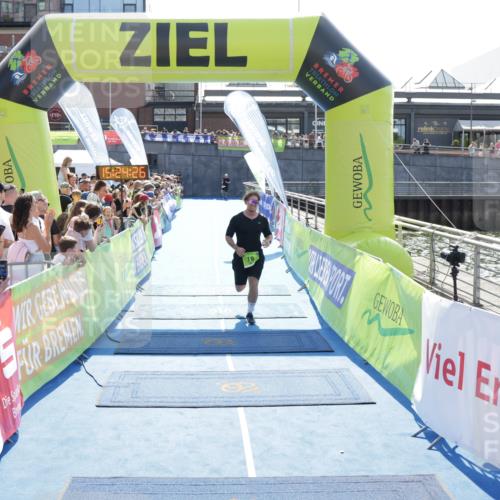 10.08.2025 - GEWOBA Citytriathlon Bremen H.Heesch http://msf.ph/oto/8555601 10.08.2025 15:24:30 Ziel 19, 325, 346 meine-sportfotos.de