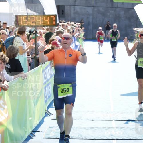 10.08.2025 - GEWOBA Citytriathlon Bremen H.Heesch http://msf.ph/oto/8555642 10.08.2025 15:24:51 Ziel 234, 258, 497 meine-sportfotos.de