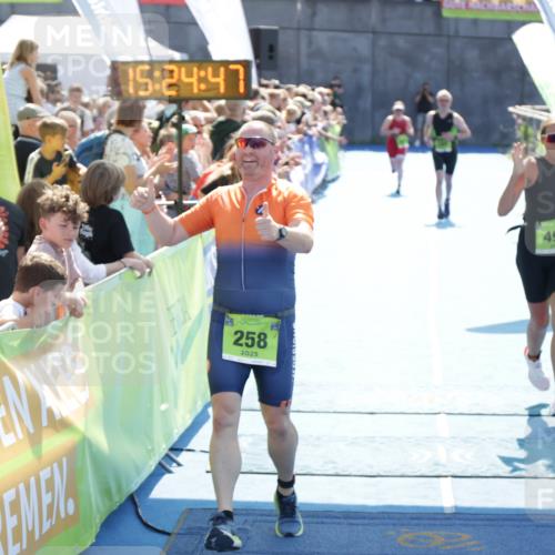 10.08.2025 - GEWOBA Citytriathlon Bremen H.Heesch http://msf.ph/oto/8555645 10.08.2025 15:24:51 Ziel 234, 258, 497 meine-sportfotos.de