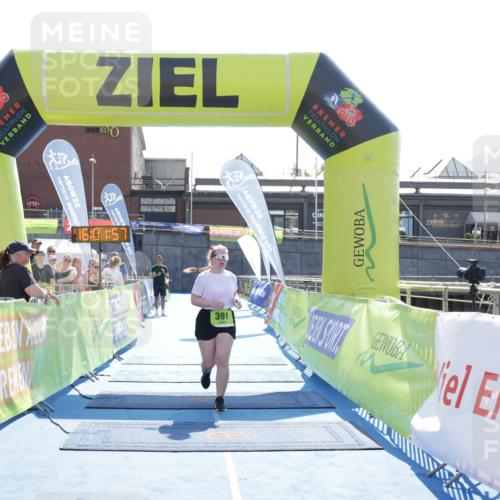 10.08.2025 - GEWOBA Citytriathlon Bremen H.Heesch http://msf.ph/oto/8555688 10.08.2025 16:02:01 Ziel 391 meine-sportfotos.de