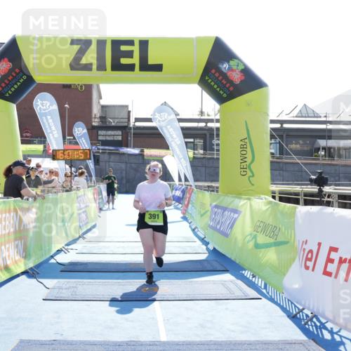 10.08.2025 - GEWOBA Citytriathlon Bremen H.Heesch http://msf.ph/oto/8555704 10.08.2025 16:02:02 Ziel 391 meine-sportfotos.de