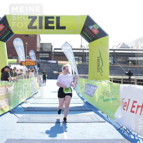 10.08.2025 - GEWOBA Citytriathlon Bremen H.Heesch http://msf.ph/oto/8555717 10.08.2025 16:02:02 Ziel 391 meine-sportfotos.de