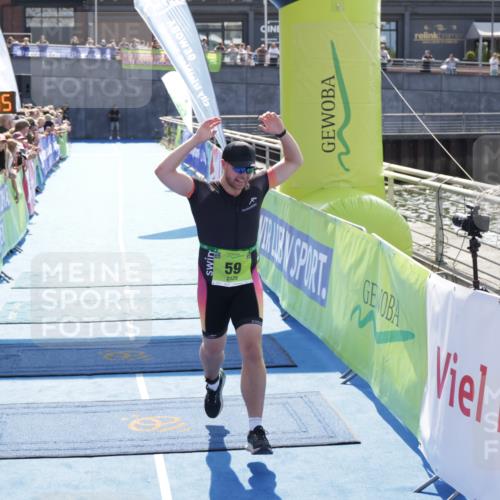 10.08.2025 - GEWOBA Citytriathlon Bremen H.Heesch http://msf.ph/oto/8555730 10.08.2025 15:25:09 Ziel 59, 474 meine-sportfotos.de