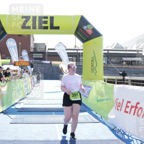 10.08.2025 - GEWOBA Citytriathlon Bremen H.Heesch http://msf.ph/oto/8555736 10.08.2025 16:02:03 Ziel 391 meine-sportfotos.de