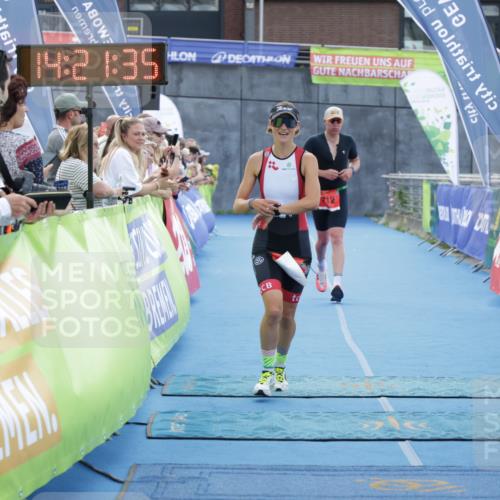 10.08.2025 - GEWOBA Citytriathlon Bremen H.Heesch http://msf.ph/oto/8555752 10.08.2025 14:21:39 Ziel 712, 913 meine-sportfotos.de