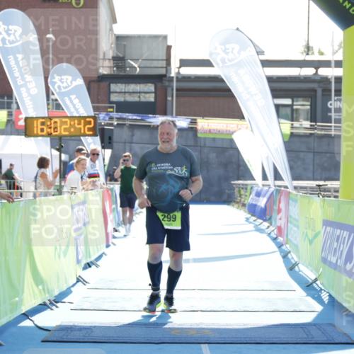 10.08.2025 - GEWOBA Citytriathlon Bremen H.Heesch http://msf.ph/oto/8555756 10.08.2025 16:02:46 Ziel 299 meine-sportfotos.de