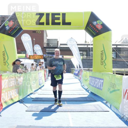 10.08.2025 - GEWOBA Citytriathlon Bremen H.Heesch http://msf.ph/oto/8555811 10.08.2025 16:02:47 Ziel 299 meine-sportfotos.de