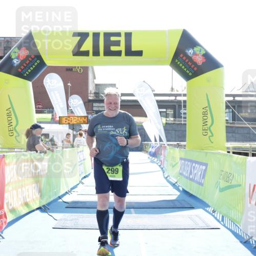 10.08.2025 - GEWOBA Citytriathlon Bremen H.Heesch http://msf.ph/oto/8555833 10.08.2025 16:02:49 Ziel 299 meine-sportfotos.de