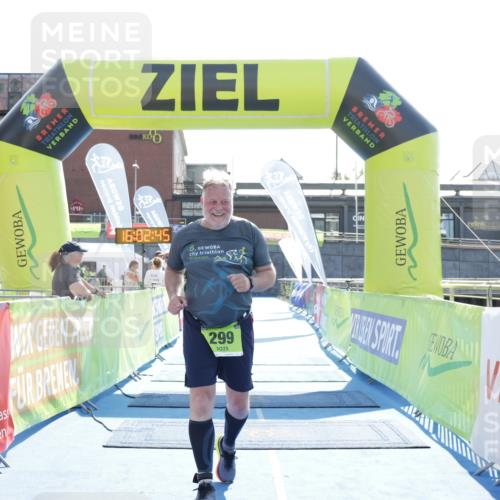 10.08.2025 - GEWOBA Citytriathlon Bremen H.Heesch http://msf.ph/oto/8555836 10.08.2025 16:02:49 Ziel 299 meine-sportfotos.de
