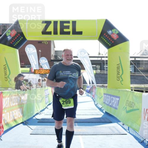 10.08.2025 - GEWOBA Citytriathlon Bremen H.Heesch http://msf.ph/oto/8555850 10.08.2025 16:02:49 Ziel 299 meine-sportfotos.de