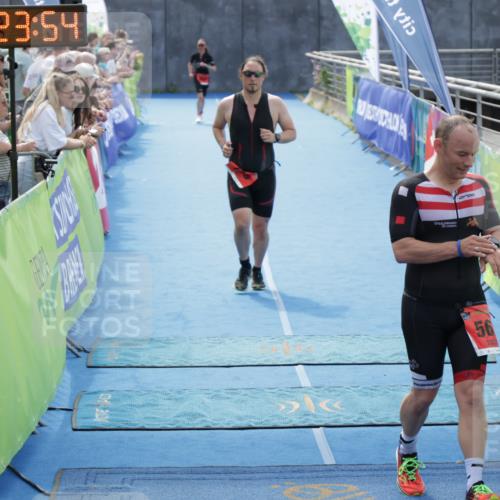 10.08.2025 - GEWOBA Citytriathlon Bremen H.Heesch http://msf.ph/oto/8555957 10.08.2025 14:23:57 Ziel 567, 738, 802, 915 meine-sportfotos.de